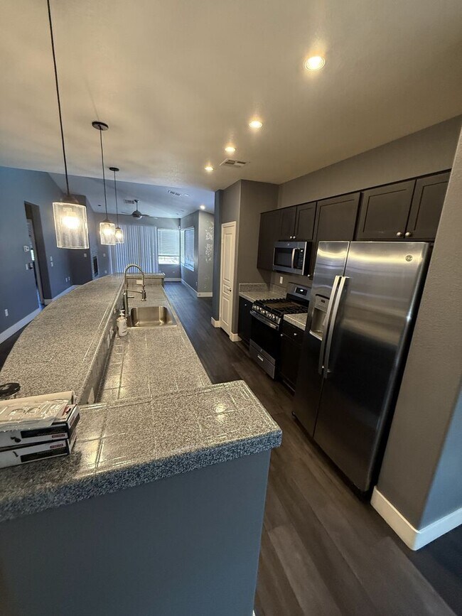 Building Photo - 821 Peachy Canyon Cir