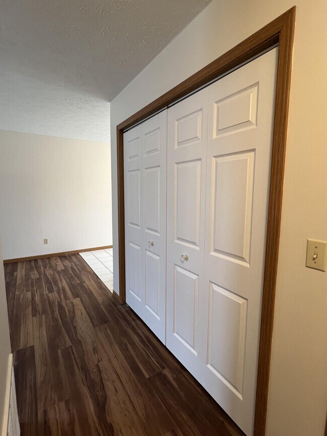 Building Photo - 714 N Forest Ave