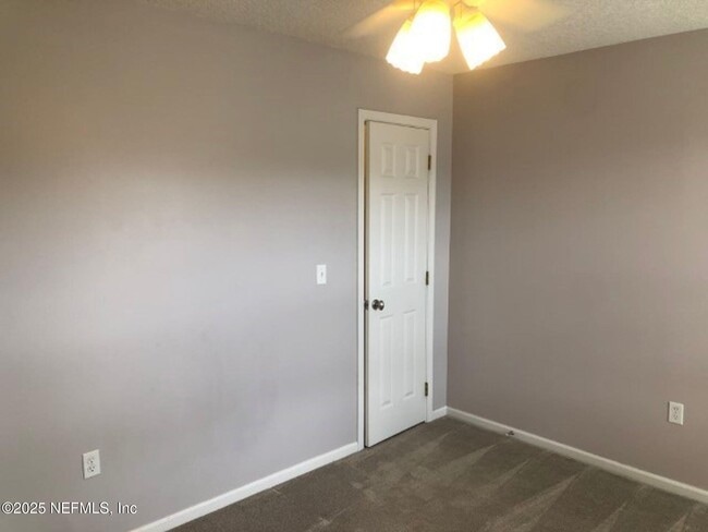 Building Photo - 12887 Dunns View Dr