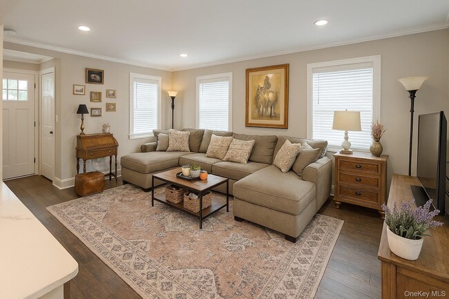 Building Photo - 610 Monroe Blvd