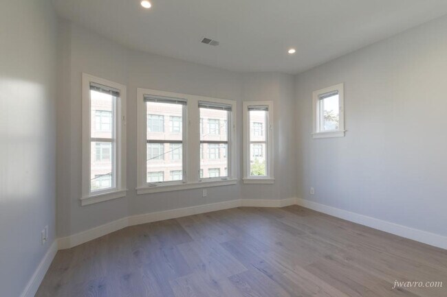 Building Photo - 127 Ashbury St