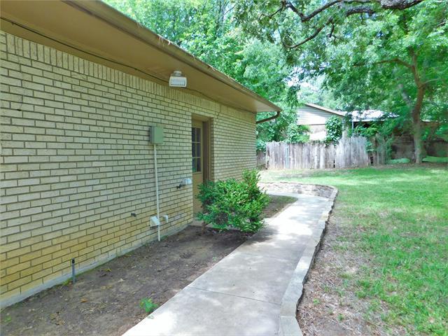 Building Photo - 1217 Clover Ln