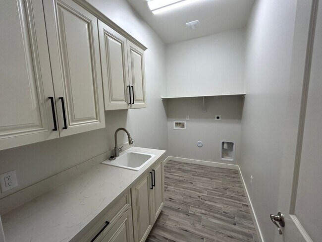 Building Photo - 23175 W Skinner Rd