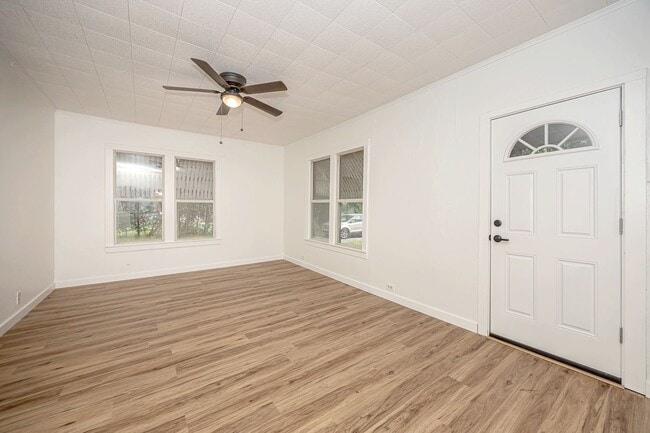 Building Photo - Freshly Renovated Rental Property!