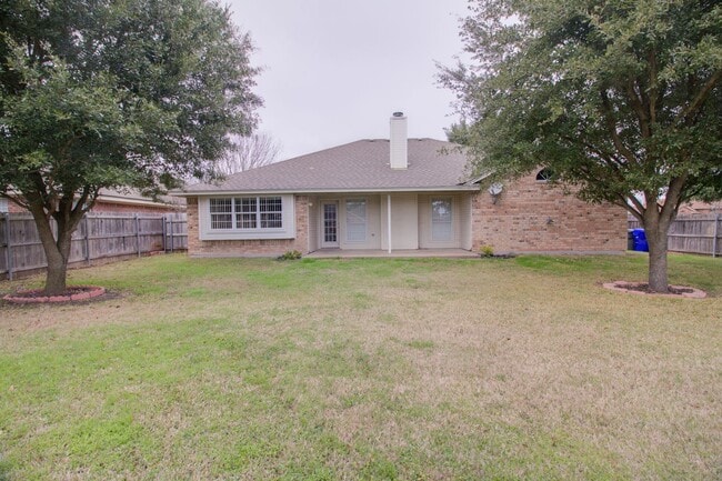 Building Photo - Arrowhead Estates Home