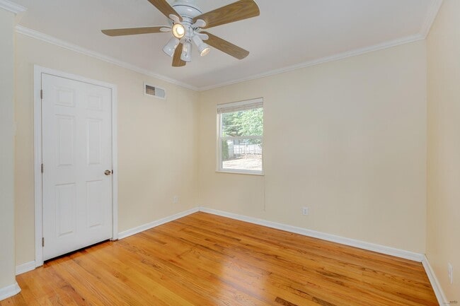 Building Photo - Wonderful Cottage Home in SE Pdx Near Mall 205