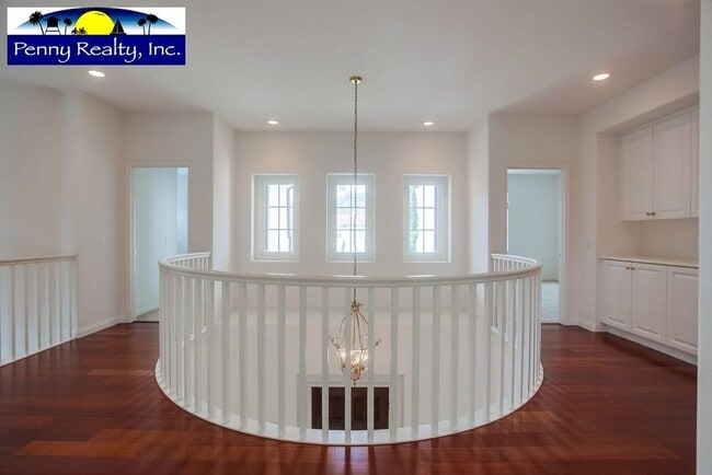 Building Photo - Stunning 4 Bedroom 3.5 Bath Home in the Co...