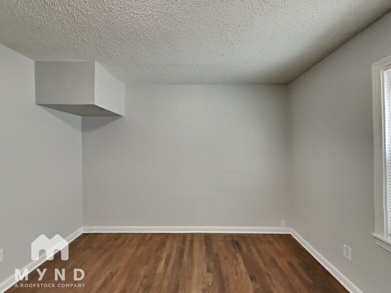 Building Photo - 5517 Thomas Ln