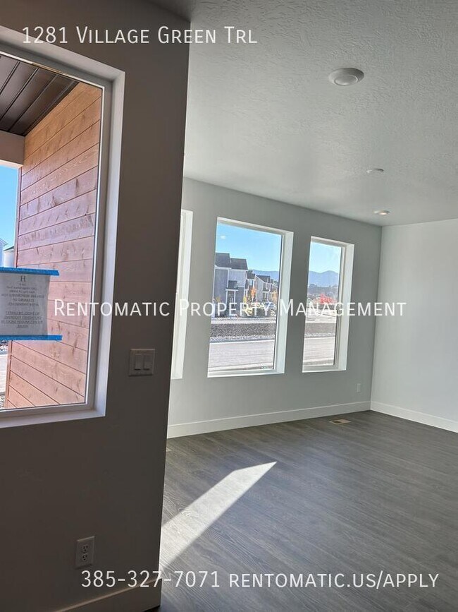 Building Photo - 1281 Vlg Grn Trl