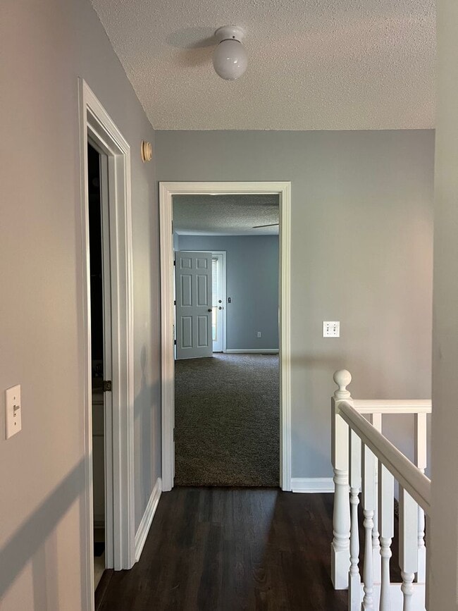 Building Photo - 113 Pineridge Dr