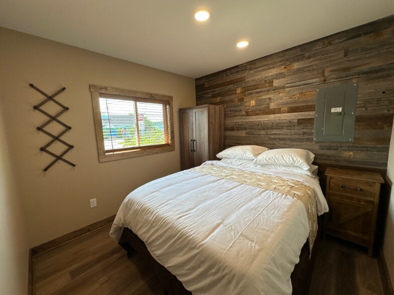 Building Photo - 605 Vincent Rd