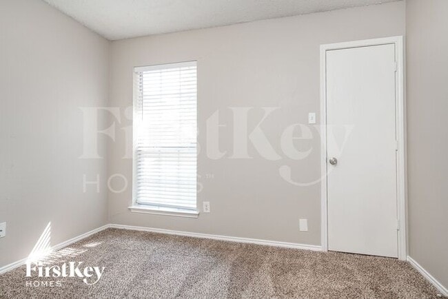 Building Photo - 8128 Modesto Dr