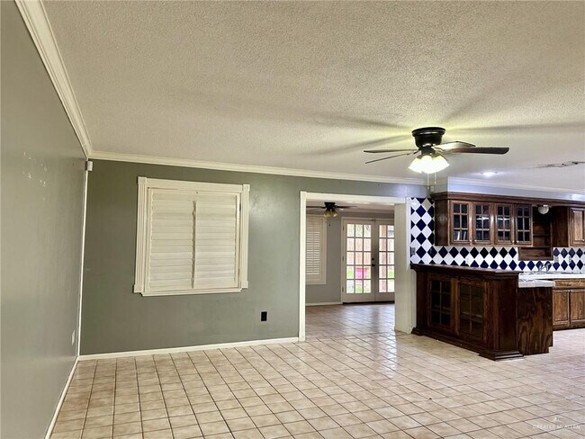 Building Photo - 1518 Redbud Ave