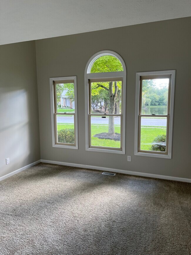 Building Photo - 10728 Lexington Dr