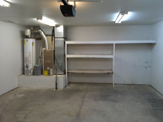 Building Photo - 3 bedroom, 2 bathroom twin home in Lamplight