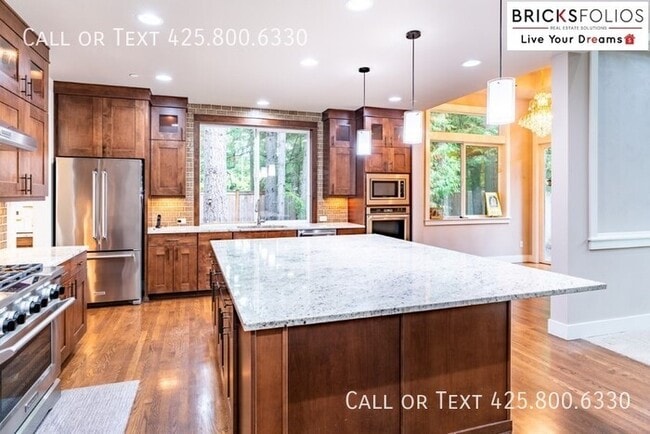 Building Photo - Discover the Perfect Blend of Comfort and ...