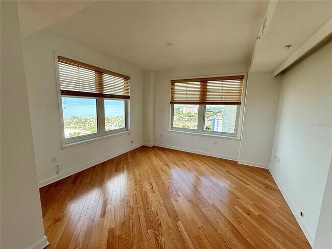 Building Photo - 750 N Tamiami Trl