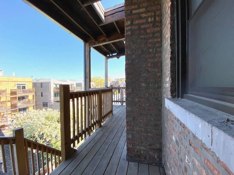 Building Photo - 3930 N Janssen Ave