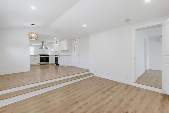 Building Photo - 2710 Chaffee St