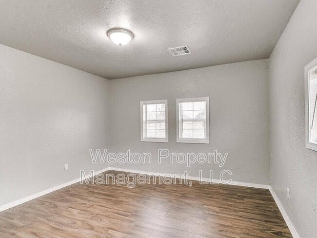 Building Photo - 5721 SE 8th St