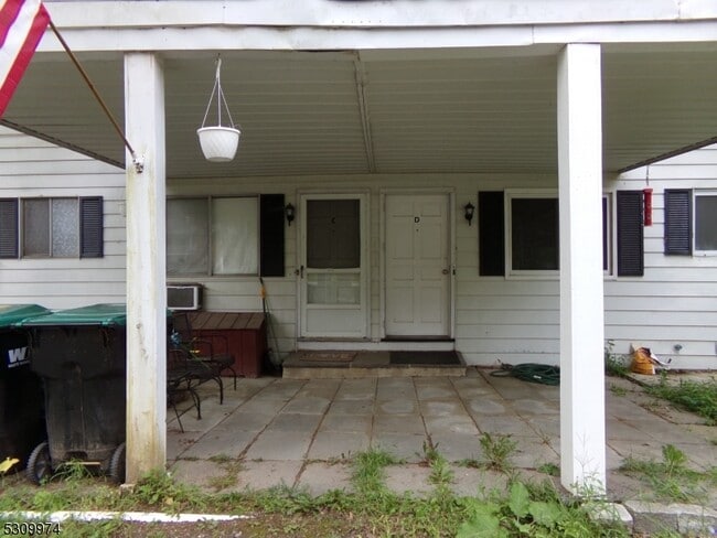 Building Photo - 358 Lake Shore S