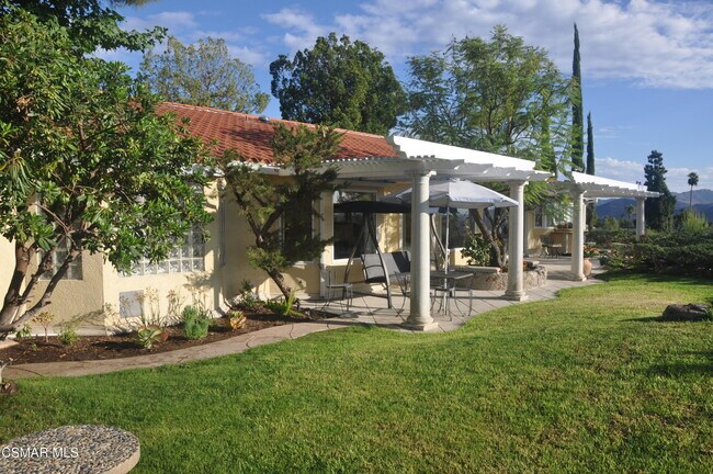 Building Photo - 2084 Hillsbury Rd
