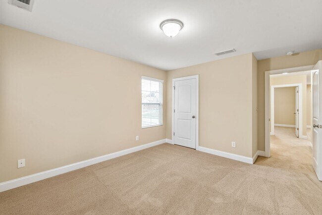 Building Photo - (Coming Soon) 5 Bedroom Brick Home in Matthews!