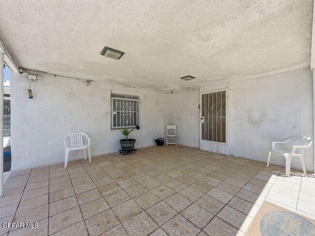 Building Photo - 921 Olive Ave