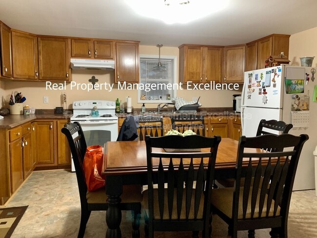 Building Photo - 629 S Peedin Ave