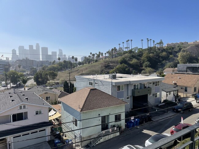 Building Photo - 704 Lookout Dr