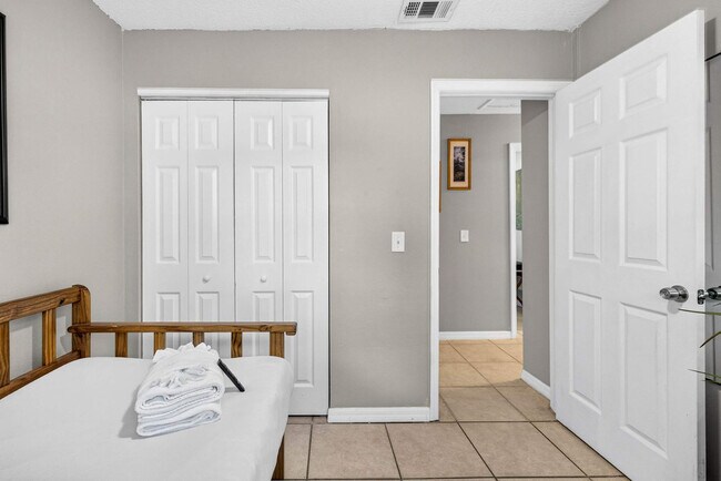Building Photo - 6515 Yosemite Dr