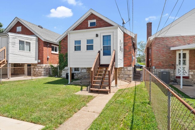 Building Photo - Flockin' Cute House