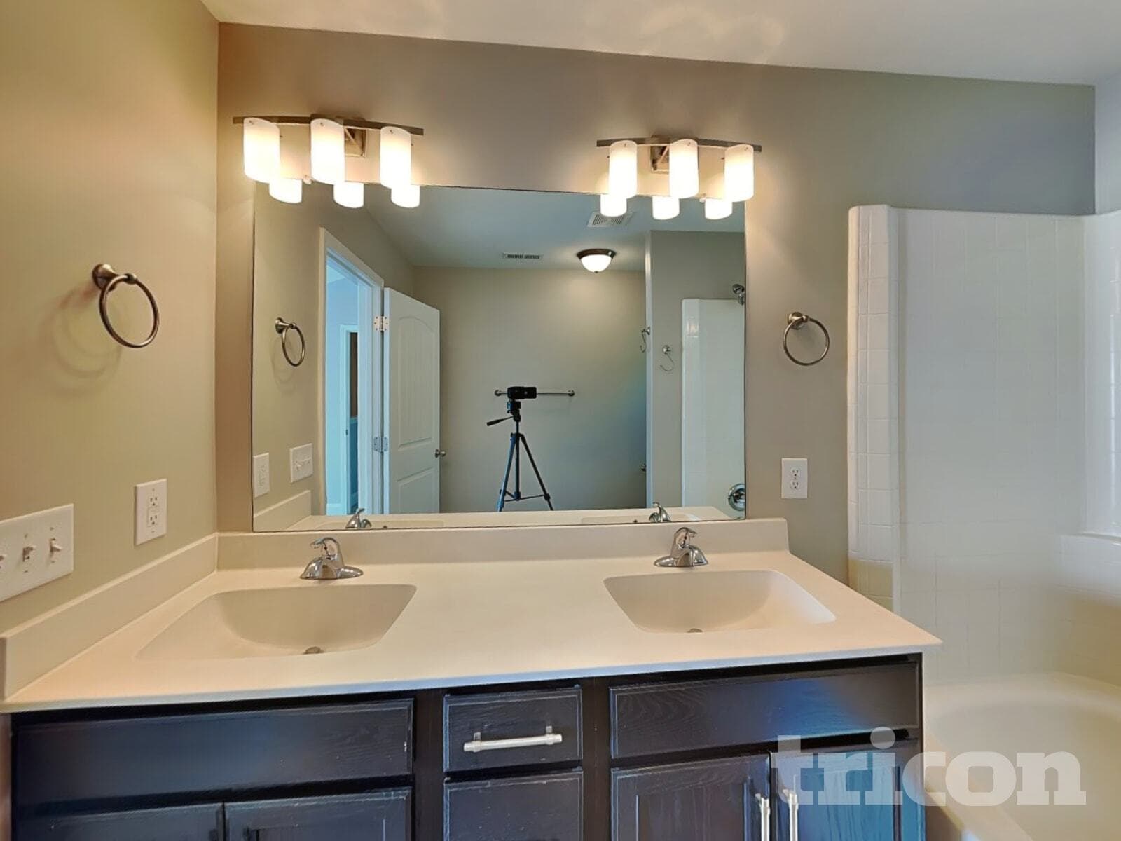 Building Photo - 515 Magnolia Dr