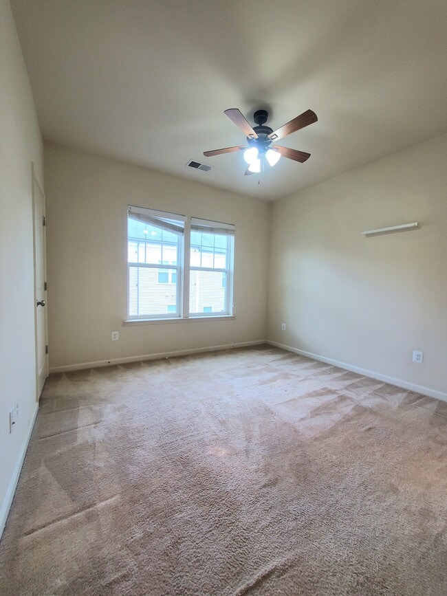 Building Photo - 135 Prado Ln