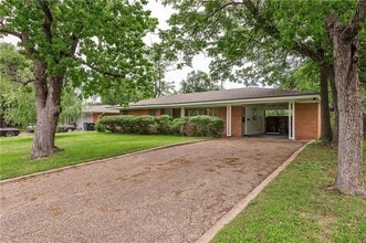 Building Photo - 501 Helena St