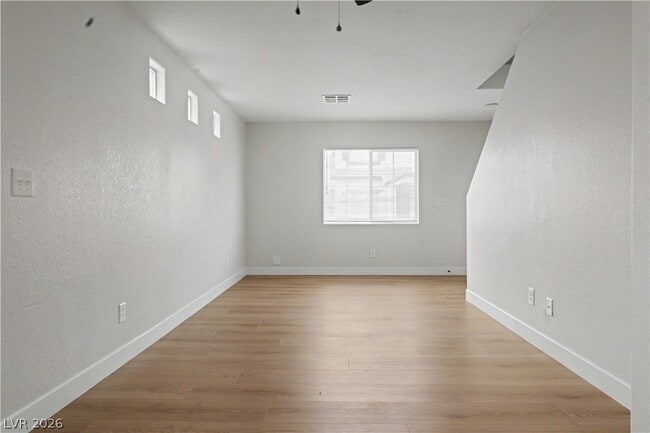 Building Photo - 5162 Paradise Skies Ave