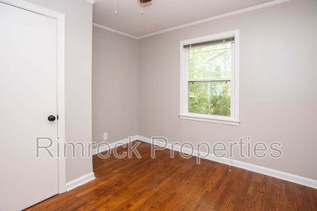 Building Photo - 2500 Durwood Rd