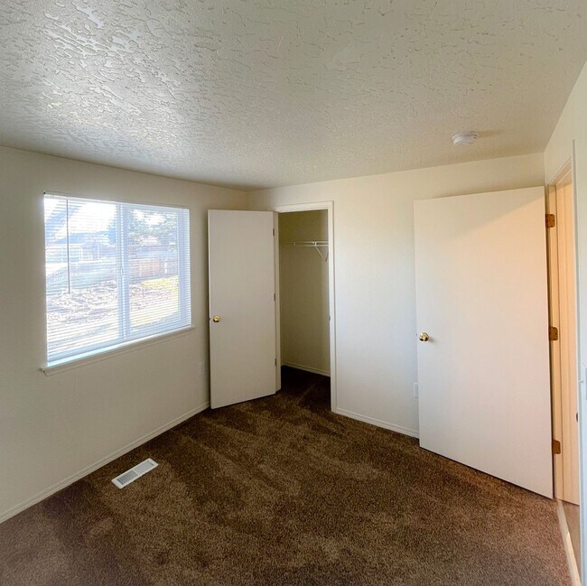 Building Photo - 3173 S Apple St