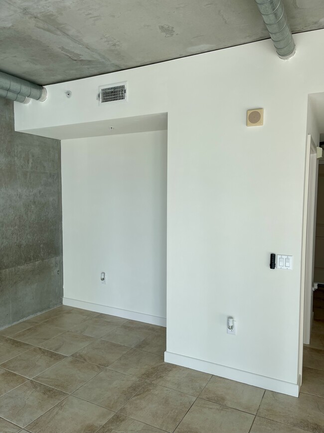 Building Photo - 1080 Park Blvd