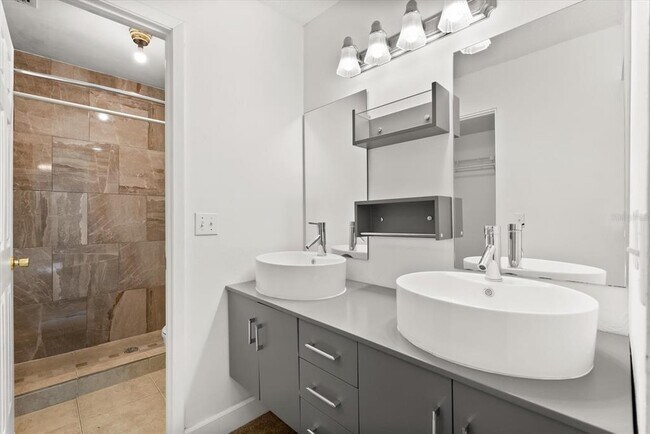 Building Photo - 8110 Canyon Oak Ln