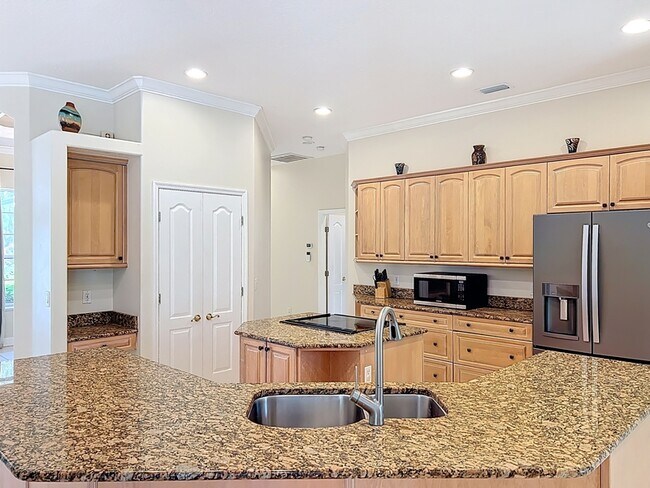 Building Photo - 4361 Davidia Dr