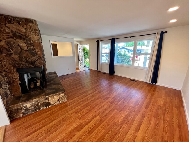 Building Photo - 2570 Aztec Ave