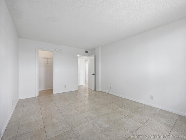 Building Photo - 480 Executive Center Dr