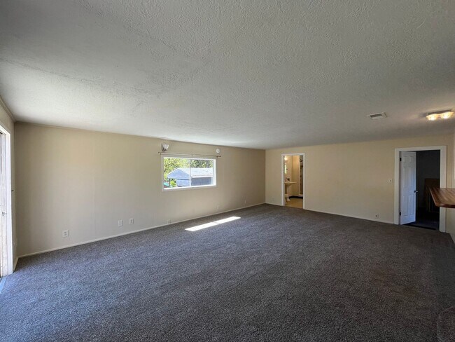 Building Photo - Charming 3-Bedroom Home with Bonus Room in Prime Beaverton Location Cedar Hills Neighborhood!!!