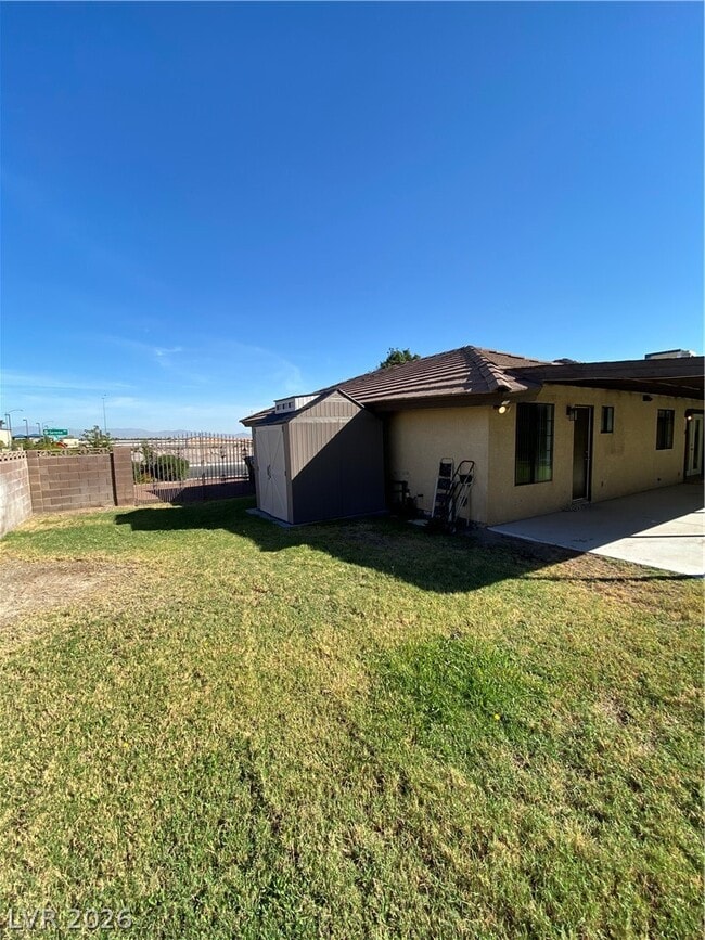 Building Photo - 2521 E Serene Ave