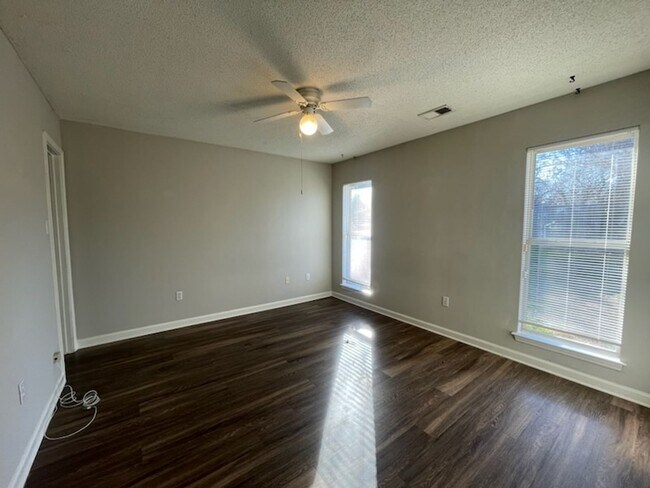 Building Photo - Ross Point Farms