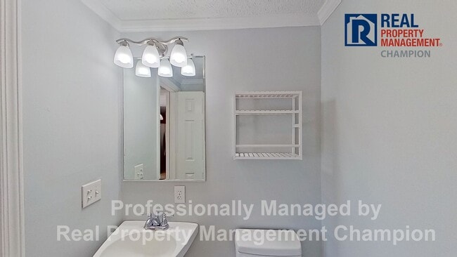 Building Photo - Spacious 3 BD/2.5 BA Home w/New Flooring and Fresh Paint