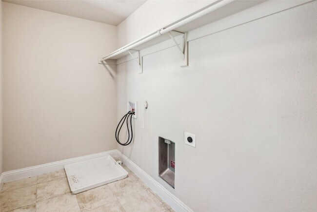 Building Photo - 268 Castleridge Dr