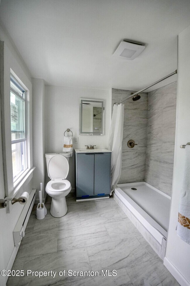 Building Photo - 1012 Clearview St