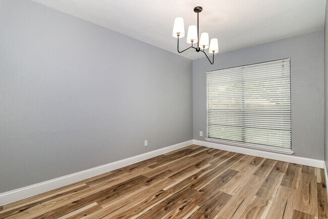 Building Photo - 4716 Roberts Dr